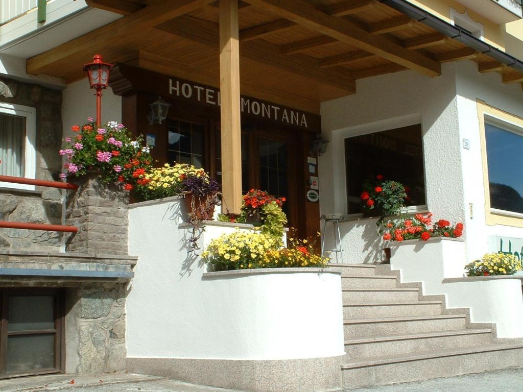 Hotel Montana Pozza di Fassa Exteriör bild